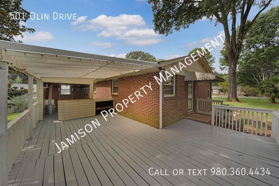 Old Waxhaw Charm New Waxhaw Standards property image