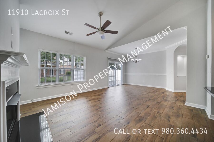 Lovely 3 bed 2.5 bath with loft Condo in Ballantyne area! property image