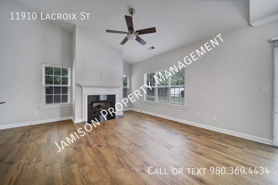 Lovely 3 bed 2.5 bath with loft Condo in Ballantyne area! property image