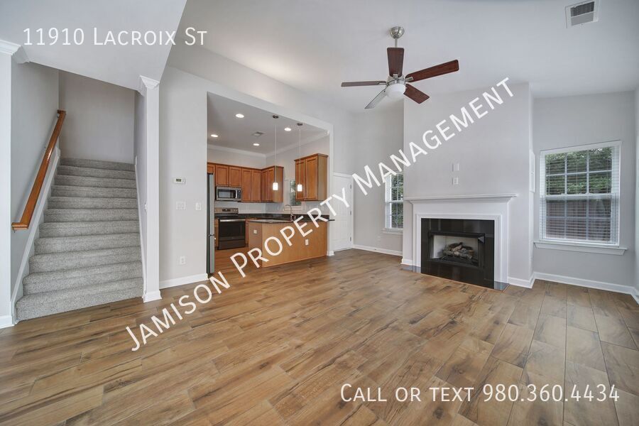 Lovely 3 bed 2.5 bath with loft Condo in Ballantyne area! property image