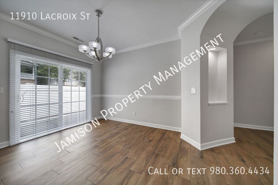Lovely 3 bed 2.5 bath with loft Condo in Ballantyne area! property image