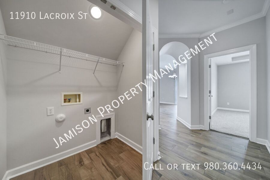 Lovely 3 bed 2.5 bath with loft Condo in Ballantyne area! property image