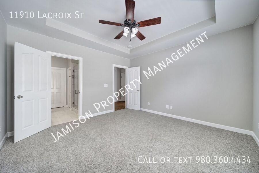 Lovely 3 bed 2.5 bath with loft Condo in Ballantyne area! property image