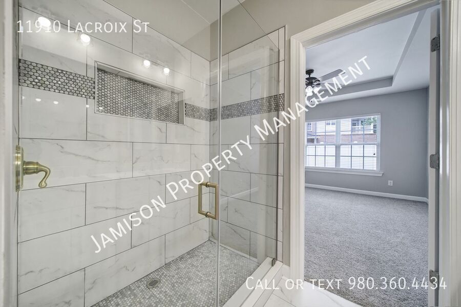 Lovely 3 bed 2.5 bath with loft Condo in Ballantyne area! property image