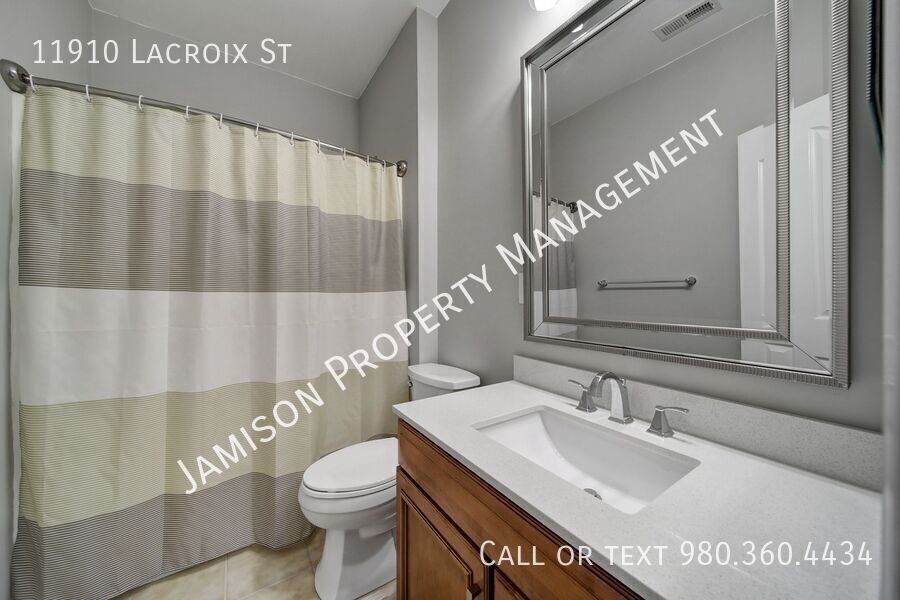 Lovely 3 bed 2.5 bath with loft Condo in Ballantyne area! property image