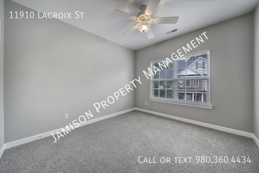 Lovely 3 bed 2.5 bath with loft Condo in Ballantyne area! property image