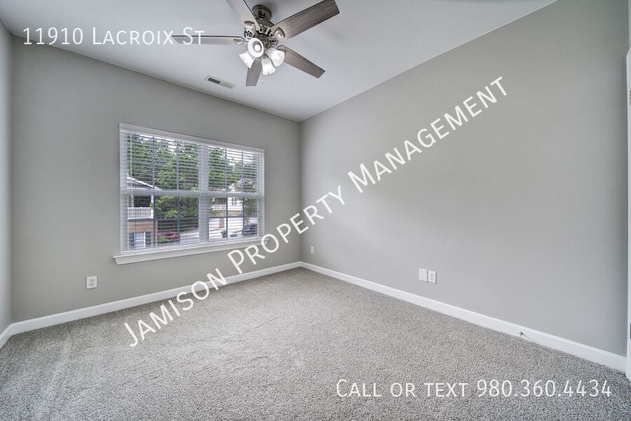 Lovely 3 bed 2.5 bath with loft Condo in Ballantyne area! property image