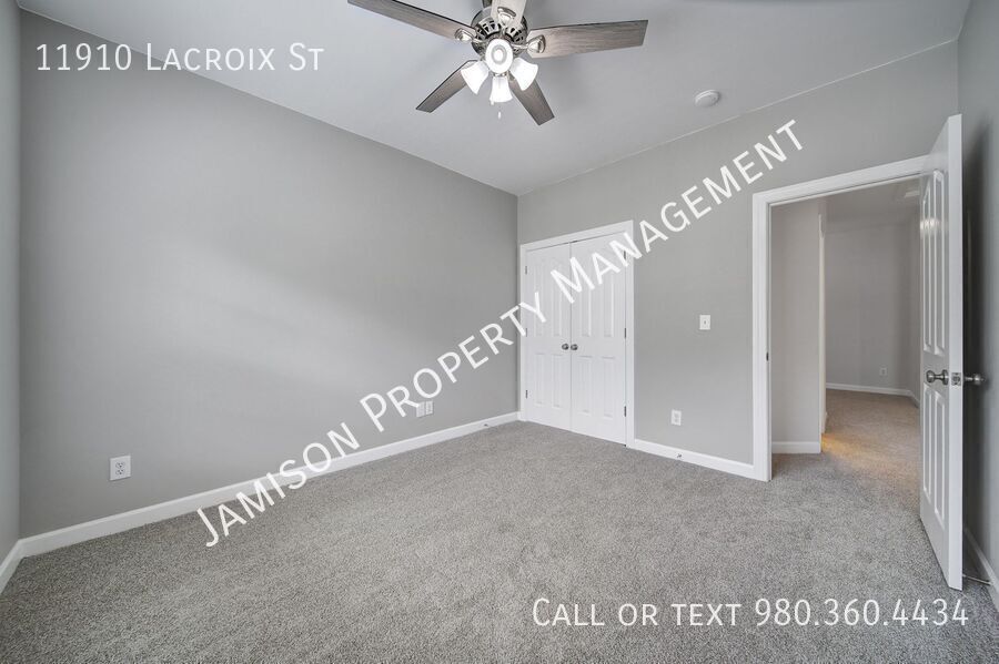 Lovely 3 bed 2.5 bath with loft Condo in Ballantyne area! property image