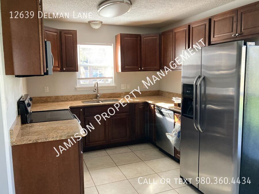Lovely 3 Bed 2 Bath Ranch Home in Pineville property image