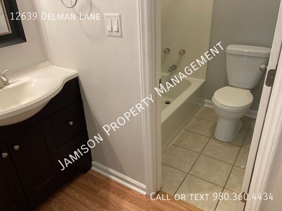 Lovely 3 Bed 2 Bath Ranch Home in Pineville property image