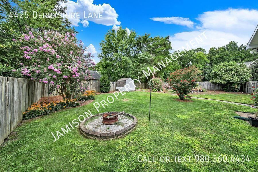 Charming 3 Bed 2 Bath Ranch Home in Matthews! property image