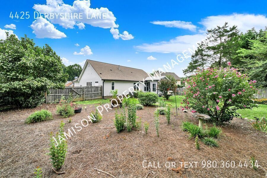 Charming 3 Bed 2 Bath Ranch Home in Matthews! property image