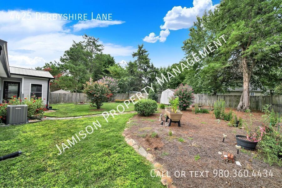 Charming 3 Bed 2 Bath Ranch Home in Matthews! property image