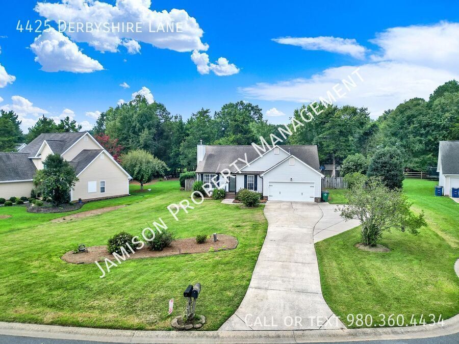 Charming 3 Bed 2 Bath Ranch Home in Matthews! property image