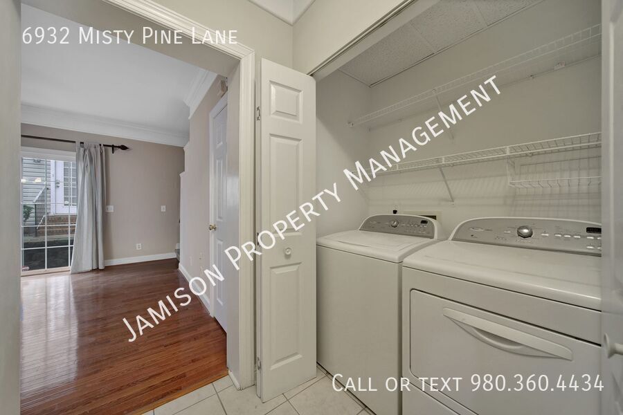 Lovely 2 Bed 2.5 bath Townhome in Steele Creek Area of Charlotte! property image