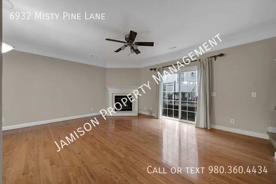 Lovely 2 Bed 2.5 bath Townhome in Steele Creek Area of Charlotte! property image