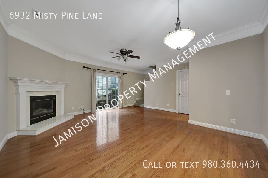 Lovely 2 Bed 2.5 bath Townhome in Steele Creek Area of Charlotte! property image