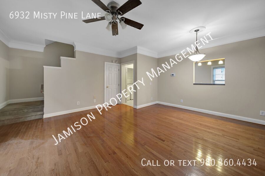 Lovely 2 Bed 2.5 bath Townhome in Steele Creek Area of Charlotte! property image