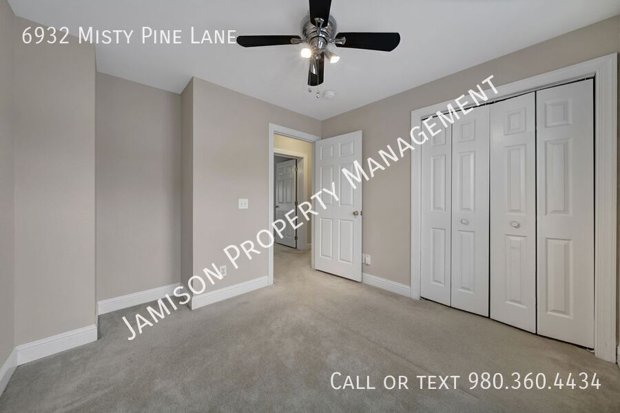 Lovely 2 Bed 2.5 bath Townhome in Steele Creek Area of Charlotte! property image