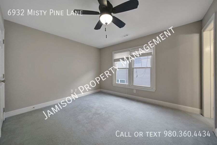 Lovely 2 Bed 2.5 bath Townhome in Steele Creek Area of Charlotte! property image