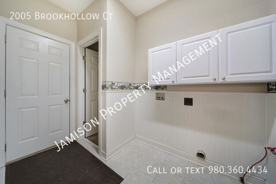 Gorgeous 3 Bed 2 Bath Home in Indian Trail! property image