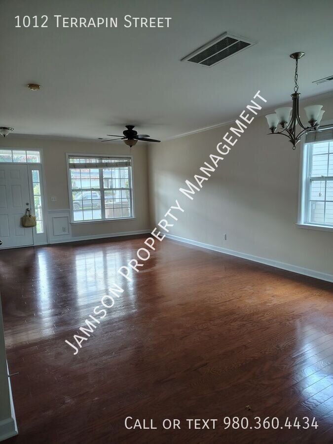 Lovely 5 Bed 3.5 Bath Home in Indian Trail with Brand New Carpet Floors! property image