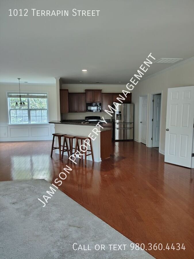 Lovely 5 Bed 3.5 Bath Home in Indian Trail with Brand New Carpet Floors! property image