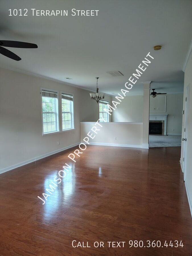 Lovely 5 Bed 3.5 Bath Home in Indian Trail with Brand New Carpet Floors! property image