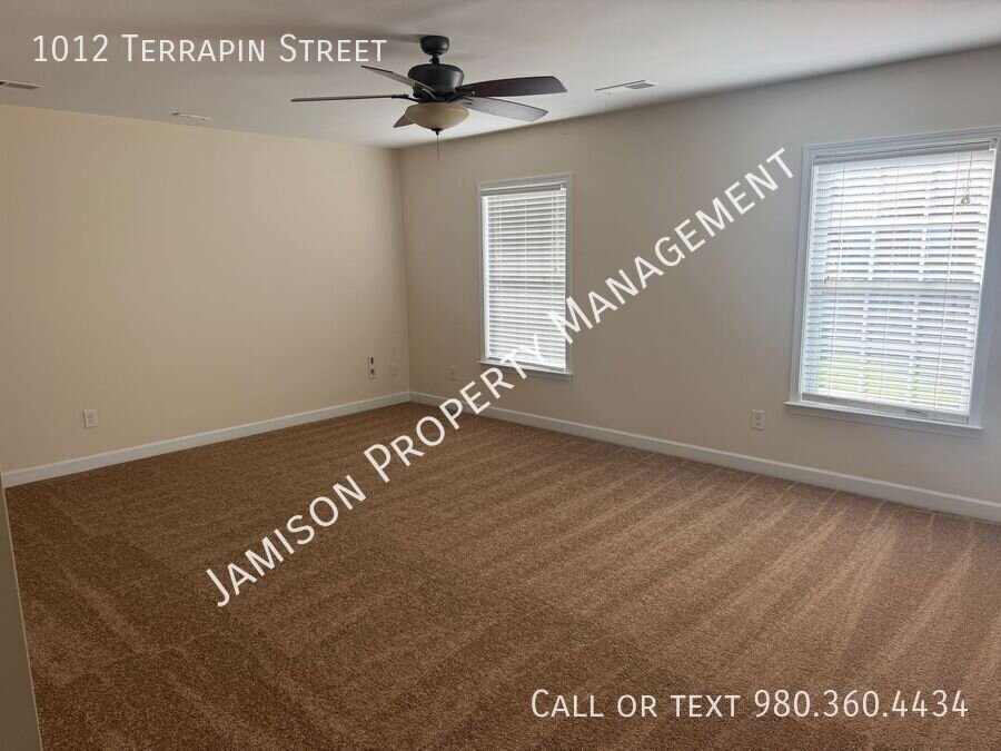 Lovely 5 Bed 3.5 Bath Home in Indian Trail with Brand New Carpet Floors! property image