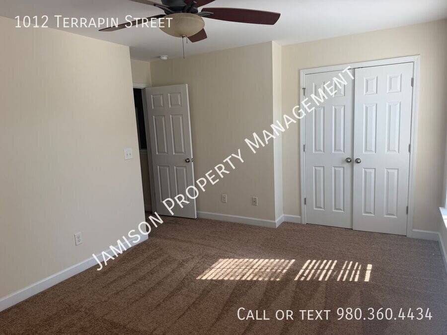 Lovely 5 Bed 3.5 Bath Home in Indian Trail with Brand New Carpet Floors! property image