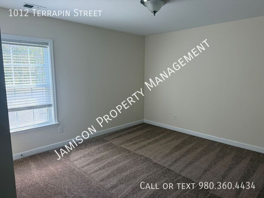 Lovely 5 Bed 3.5 Bath Home in Indian Trail with Brand New Carpet Floors! property image