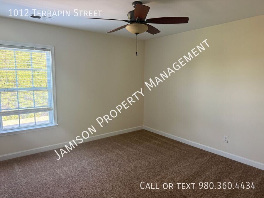 Lovely 5 Bed 3.5 Bath Home in Indian Trail with Brand New Carpet Floors! property image