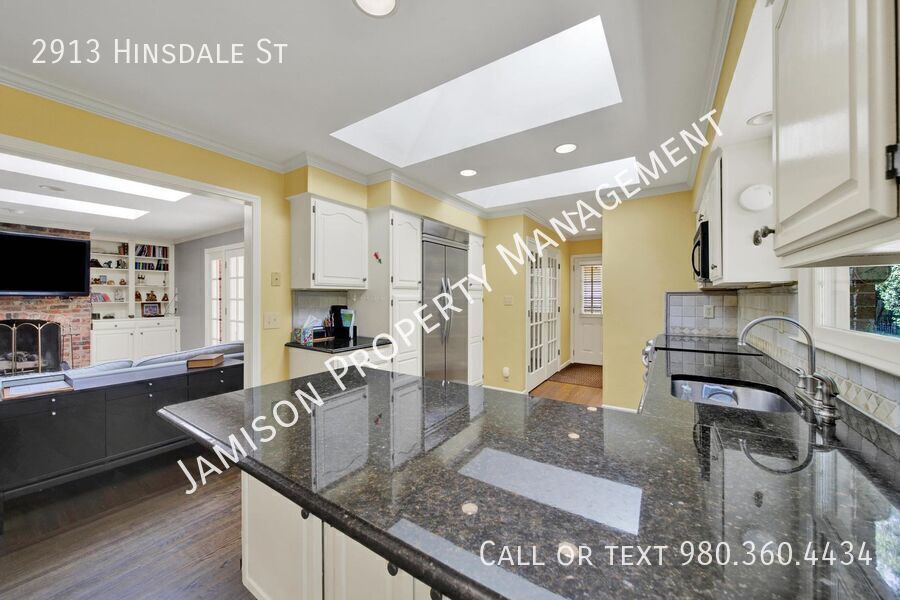 Lovely 3 Bed 2 Bath Ranch Home in South Park! property image
