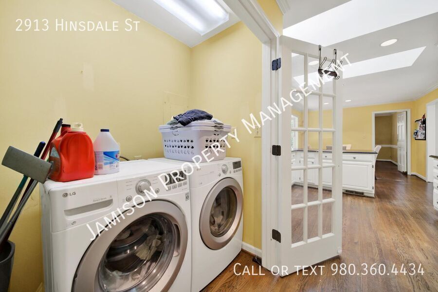 Lovely 3 Bed 2 Bath Ranch Home in South Park! property image