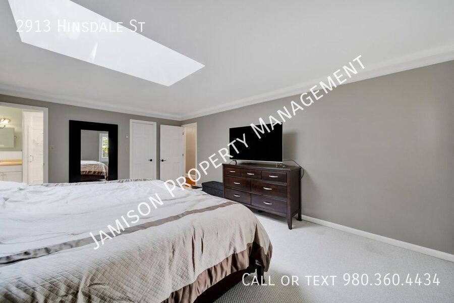 Lovely 3 Bed 2 Bath Ranch Home in South Park! property image