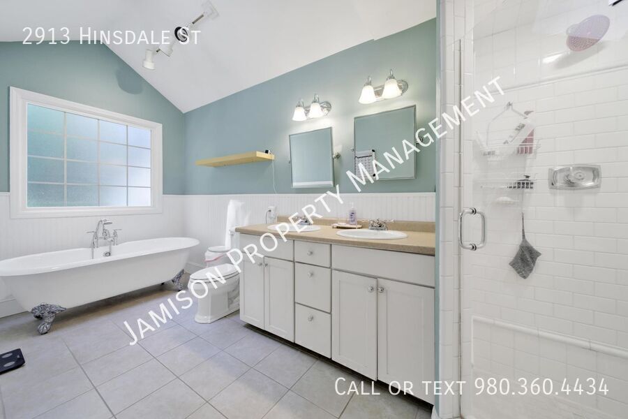 Lovely 3 Bed 2 Bath Ranch Home in South Park! property image