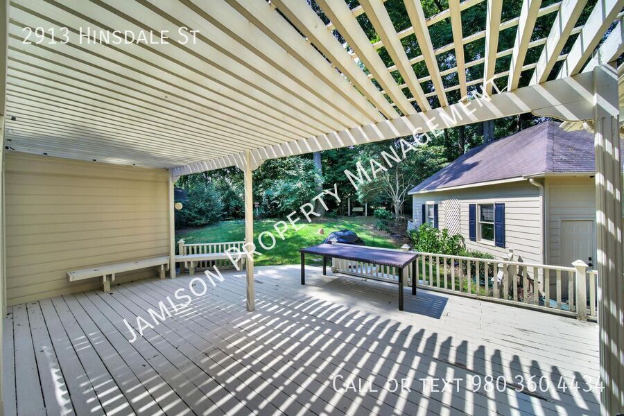 Lovely 3 Bed 2 Bath Ranch Home in South Park! property image
