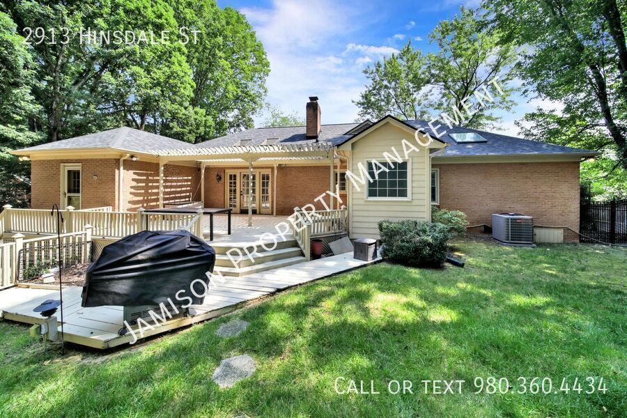 Lovely 3 Bed 2 Bath Ranch Home in South Park! property image