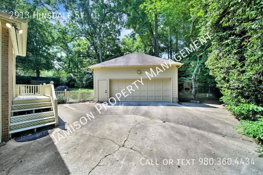 Lovely 3 Bed 2 Bath Ranch Home in South Park! property image